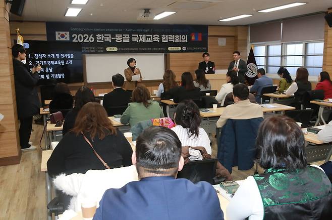 박숙열 경기도교육청국제교육원장이 지난 1월 열린 '한국-몽골 국제교육 협력회의'에 참석해 인사말을 전하고 있다. 사진=경기도교육청국제교육원