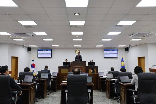 산청군의회 임시회 본회의 모습. /산청군의회
