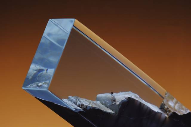 리앤배에서 열리고 있는 팀 리의 작품. 리앤배 제공