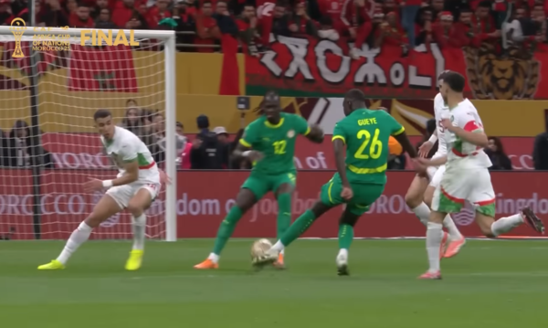 네이션스컵 결승 경기 장면.