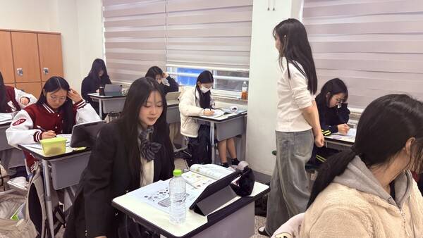 부산 동래여자고등학교와 일본 교토국제고등학교 학생들이 교류를 이어가고 있다(사진=최동원기념사업회)