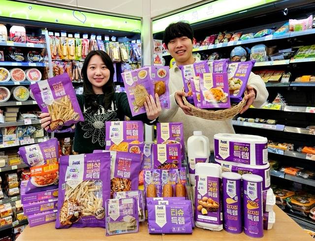 CU의 득템시리즈는 지난 2021년 편의점 업계 최초로 선보인 초저가 PB 상품이다. 합리적인 가격과 높은 품질을 앞세워 소비자들 사이에서 꾸준한 인기를 끌며, 출시 약 5년 만에 누적 판매량 1억 개를 넘어섰다.(CU 제공)