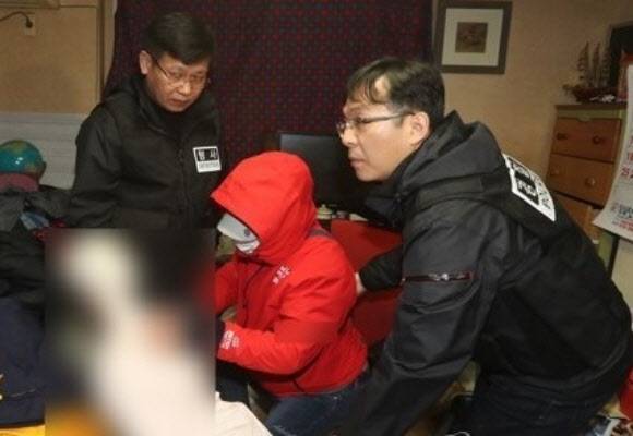 현장검증하는 동료 살해 환경미화원. (사진=연합뉴스)