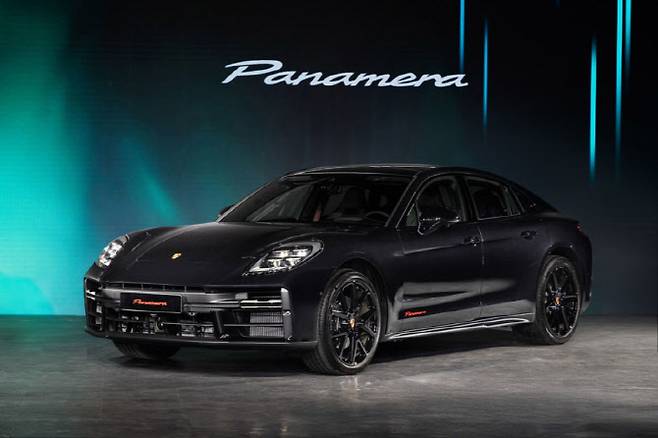 파나메라 레드 익스클루시브.