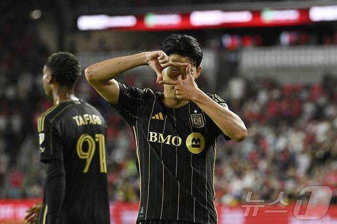 손흥민의 트레이드 마크인 '찰칵 세리머니'가 좀처럼 나오지 않고 있다. ⓒ 로이터=뉴스1