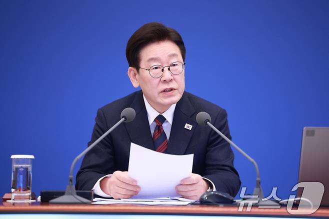 이재명 대통령이 19일 청와대에서 열린 수석보좌관회의에서 발언을 하고 있다. 2026.3.19 ⓒ 뉴스1 이재명 기자