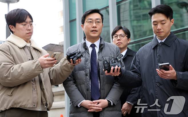 장경태 더불어민주당 국회의원이 19일 오후 서울 종로구 서울경찰청에서 열린 성추행 의혹 수사심의위에 출석하고 있다. 2026.3.19 ⓒ 뉴스1 김명섭 기자