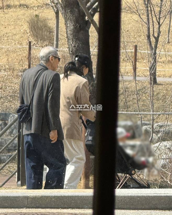 영화감독 홍상수(왼쪽), 배우 김민희. 사진 | 이승록 기자 roku@sportsseoul.com