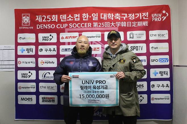 윤종헌(왼쪽) 부회장과 안정환 디렉터. 사진 | 대학축구연맹