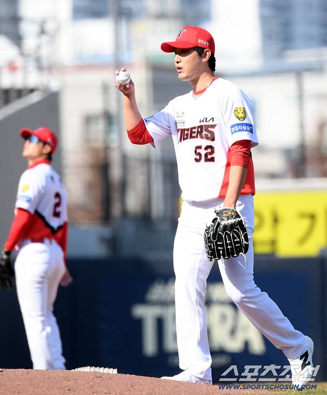 13일 광주 기아챔피언스필드에서 열린 KIA 타이거즈와 SSG 랜더스의 시범경기. KIA 홍건희가 숨을 고르고 있다. 광주=박재만 기자 pjm@sportschosun.com/2026.03.13/