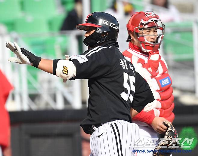 19일 인천 SSG랜더스필드에서 열린 KBO리그 SSG와 LG의 경기. 9회 투런 홈런을 날린 LG 송찬의. 인천=송정헌 기자songs@sportschosun.com/2026.03.19/