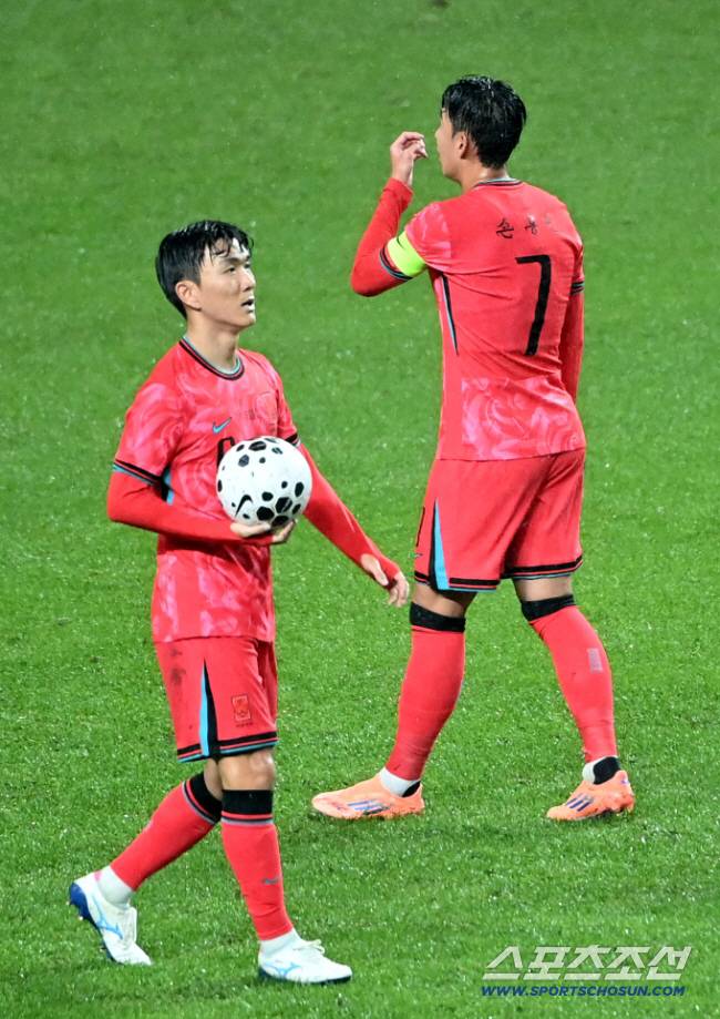 10일 서울월드컵경기장에서 열린 대한민국 축구대표팀과 브라질의 A매치 평가전, 브라질의 에스테반이 전반 선취골을 터뜨렸다. 아쉬워하는 태극 전사들의 모습. 상암=허상욱 기자wook@sportschosun.com/2025.10.10/