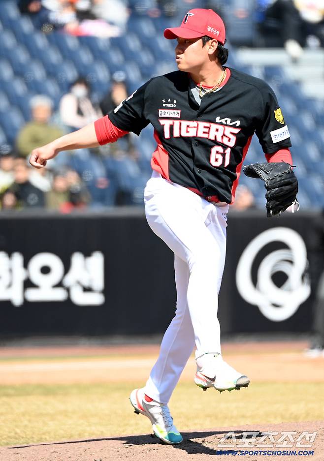 19일 대전한화생명볼파크에서 열린 KIA와 한화의 시범경기. 역투하는 KIA 김시훈. 대전=허상욱 기자wook@sportschosun.com/2026.03.19/