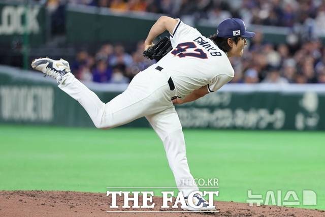 곽빈은 이번 WBC에서 한국 투수 중 가장 빠른 볼을 던졌다. 하지만 결정적인 순간 볼넷을 남발하면서 무너졌다. /뉴시스