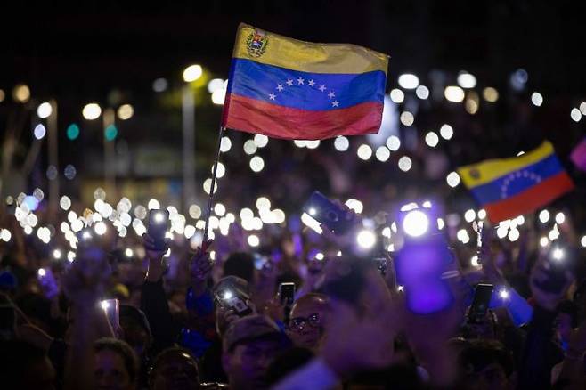 지난 17일(현지시간) 베네수엘라는 미국 플로리다주 마이애미 론디포파크에서 열린 결승전에서 미국을 3-2로 꺾고 정상에 올랐다. 2006년 대회 창설 이후 20년 만에 거둔 첫 우승이다. EPA연합뉴스