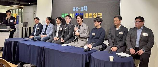 18일 서울 강남구 모두의 연구소 강남캠퍼스에서 열린 국방AI혁신네트워크 세미나에서 참석자들이 토론하고 있다. 사진=백종민 테크 스페셜리스트