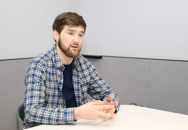 18일 오전 서울 중구 조선일보미술관에서 드미트로 코발 키이우 모힐라 국립대학교 부교수가 본지와 인터뷰하고 있다. /고운호 기자