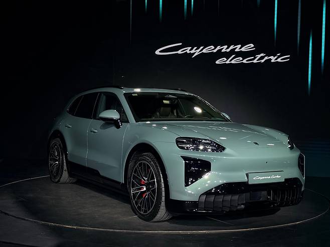 올해 하반기 출시될 포르쉐코리아의 준대형 스포츠유틸리티차량(SUV), '카이엔 일렉트릭'./이윤정 기자