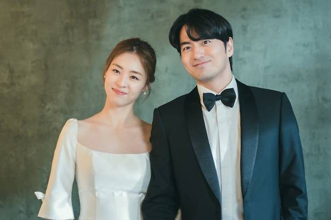 결혼식에 가지 않아도 되는 사이 정리. 카카오TV 웹드라마 ‘결혼백서’ 스틸컷