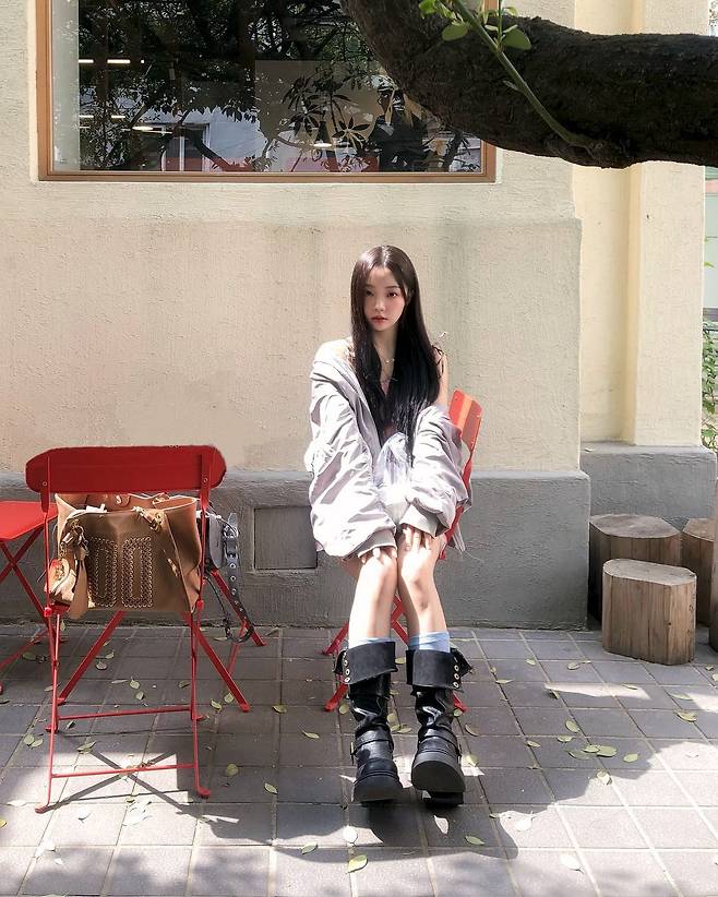 곽민경의 항공점퍼 코디. 인스타그램 @m.inngu