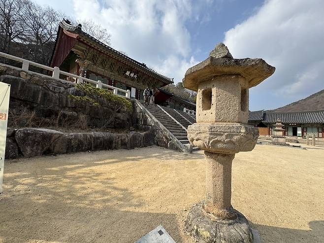 부산 금정산국립공원 범어사 대웅전 앞마당 전경. 사진 출처 : 기후에너지환경부 공동취재단