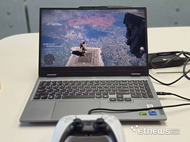 사전 플레이를 진행 중인 붉은사막(기종 : 레노버 게이밍 노트북 LOQ 15IRX9)