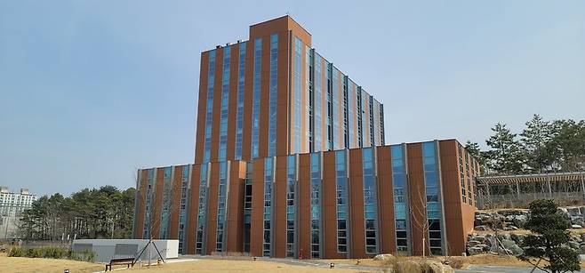 지난해 대전에 지어진 국내에서 가장 높고 큰 목조 건물인 산림복지종합교육센터. 한국산림복지진흥원 제공