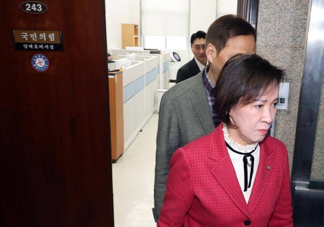 국민의힘 대구시당 위원장인 이인선 의원이 18일 국회 당대표실에서 장동혁 대표를 면담한 뒤 나오고 있다. 연합뉴스
