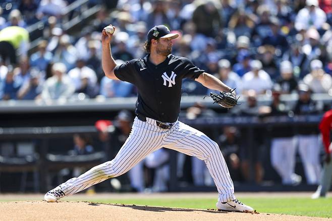 <yonhap photo-4182=""> Mar 18, 2026; Tampa, Florida, USA; New York Yankees pitcher Gerrit Cole (45) throws a pitch against the Boston Red Sox in the first inning during spring training at George M. Steinbrenner Field. Mandatory Credit: Nathan Ray Seebeck-Imagn Images/ 연합뉴스</yonhap>