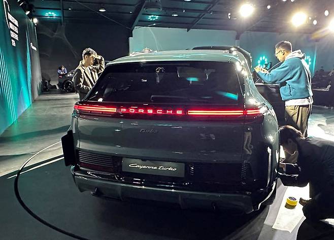 카이엔 터보 일렉트릭 후면부 / 출처=IT동아