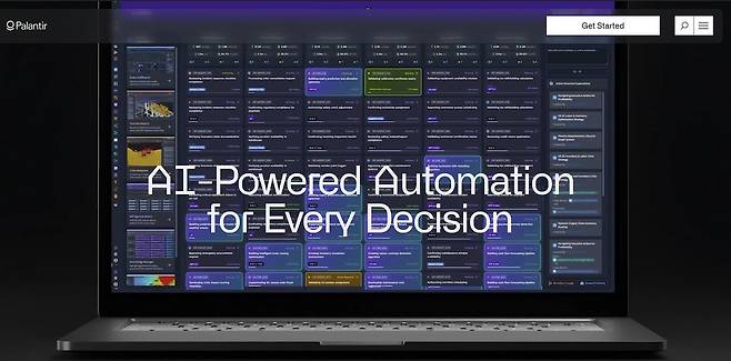 팔란티어의 AI 시스템. 앤트로픽의 AI 모델 '클로드'는 팔란티어를 통해 미군 기밀 네트워크에 투입됐다. 클로드는 현장의 다양한 정보를 분석하고 표적 후보를 생성하는 역할을 맡고 있다. 사진 팔란티어