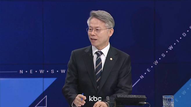 ▲ 18일 KBC '뉴스와이드'에 출연한 민형배 더불어민주당 국회의원