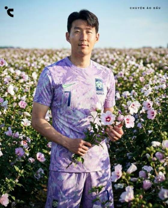 An image of Son Heung-min wearing a light purple uniform and holding a rose of Sharon, the national flower of Korea, that circulated online [SCREEN CAPTURE]