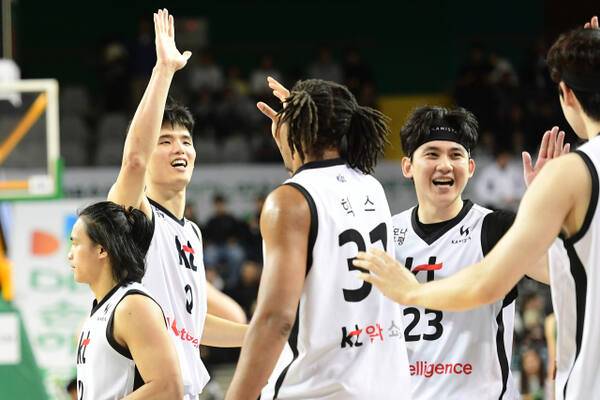 수원 KT소닉붐이 아이재아 힉스를 내보내고, 조나단 윌리엄스를 영입해 6강 경쟁을 이어가겠다는 각오다. KBL 제공