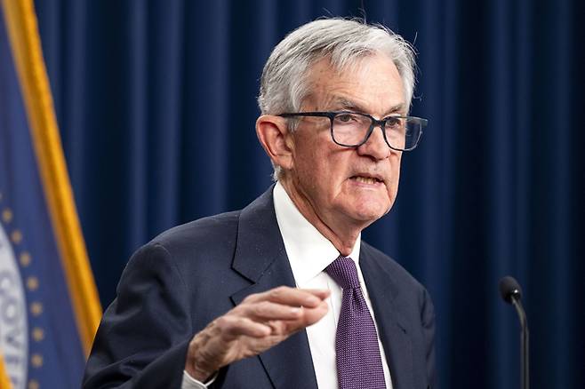 제롬 파월 연방준비제도 의장이18일 워싱턴 DC 연방준비제도이사회에서 열린 기자회견에서 연설하고 있다. 연방준비제도이사회는 금리를 안정적으로 유지할 것이라고 발표했다. UPI연합뉴스