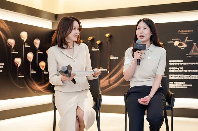김민아 아나운서와 함께 골프 토크를 하고 있는 김자영 프로(사진 마제스티골프).