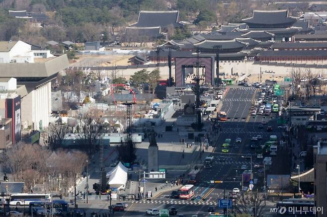 (서울=뉴스1) 권현진 기자 = 방탄소년단(BTS)의 공연을 이틀 앞둔 19일 서울 종로구 광화문광장에서 무대 준비가 진행되고 있다. 2026.3.19/뉴스1 Copyright (C) 뉴스1. All rights reserved. 무단 전재 및 재배포, AI학습 이용 금지. /사진=(서울=뉴스1) 권현진 기자