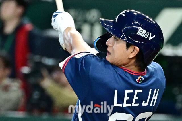 9일 일본 도쿄돔에서 열린 2026 월드 베이스볼 클래식(WBC) 조별리그 한국-호주 경기. 이정후가 3회초 무사 2루에 적시 1타점 2루타를 치고 있다./도쿄(일본)=한혁승 기자 hanfoto@mydaily.co.kr