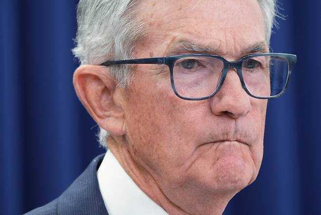 제롬 파월 미국 연방준비제도(Fed) 의장이 워싱턴 연준 이사회 건물에서 열린 연방공개시장위원회(FOMC) 회의 후 기자회견에서 발언 중 잠시 입을 다물고 있다. [AP]