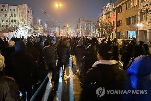 지난 1월 8일 테헤란에서 벌어진 반정부 시위 [AP=연합뉴스 자료사진 제공]