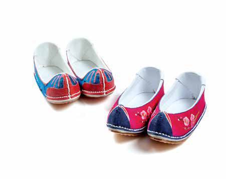 황해봉 선생이 만든 남아혜(왼쪽)와 여아혜.