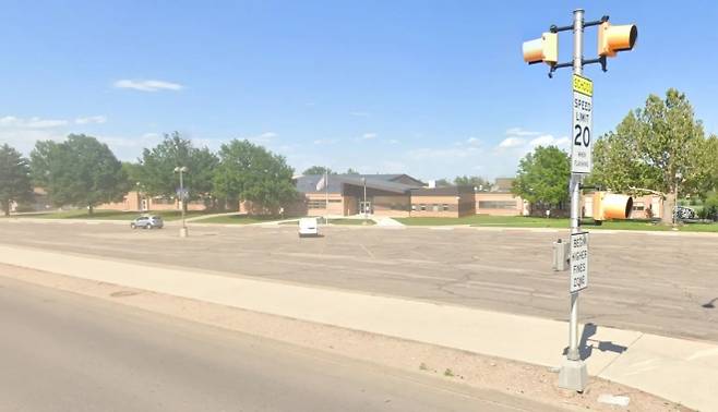 미국 콜로라도주 그릴리에 위치한 프랭클린 중학교 전경. 해당 학교에 재학 중인 13세 학생이 직원과의 부적절한 관계를 여러 차례 이어갔다고 경찰에 진술한 것으로 전해졌다. 구글맵 캡처