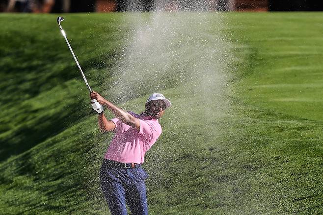 수다르샨 옐라마라주가 PGA 투어 플레이어스 챔피언십에서 벙커샷을 하고 있다 . AP연합뉴스