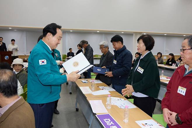 지난 17일 통영시청 강당에서 열린 제6기 통영시 시정모니터 발대식 현장 ⓒ통영시 제공