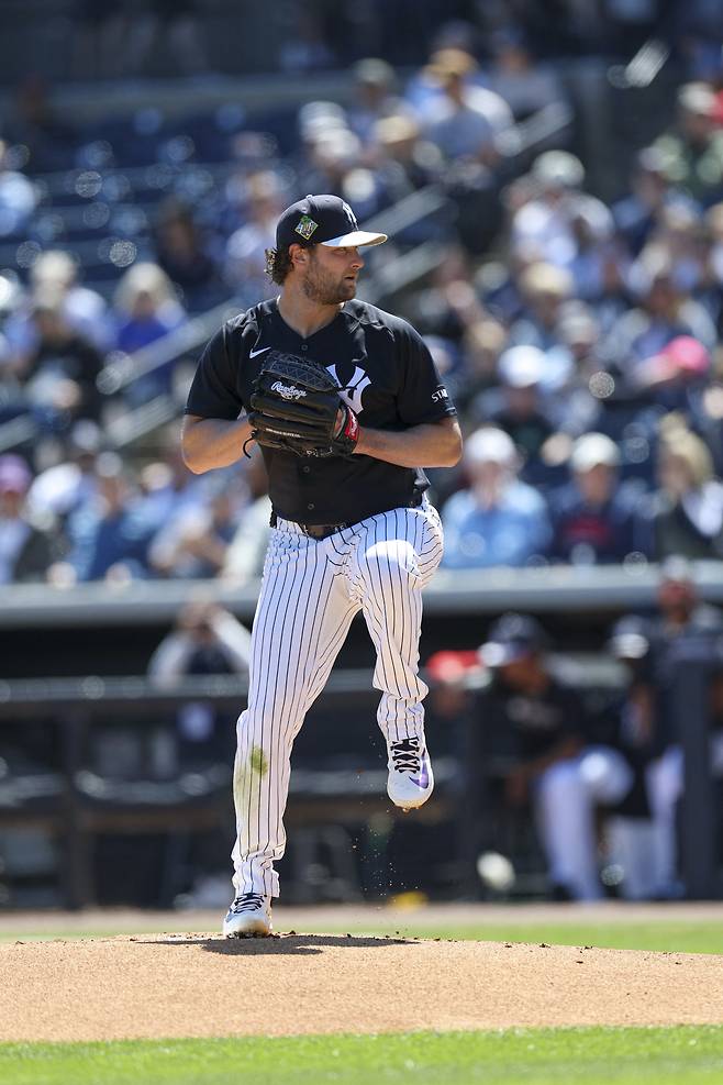 게릿 콜이 19일 미국 플로리다주 탬파의 조지 M. 스타인브레너필드에서 열린 보스턴 레드삭스와 2026 메이저리그 시범경기에 선발 등판해 공을 던지고 있다. 탬파 | Imagn Images연합뉴스