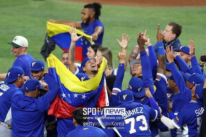 ▲ 베네수엘라가 월드베이스볼클래식(WBC) 결승에서 미국을 3-2로 꺾고 처음으로 우승 트로피를 들어올렸다.