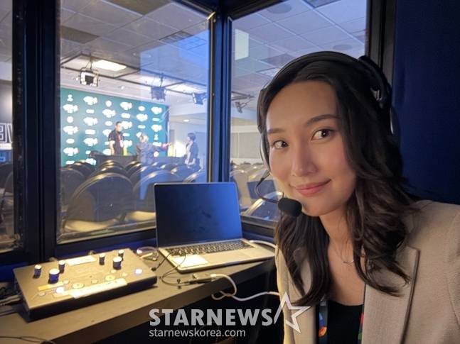 통역 부스 안에서 최지현씨의 모습. /사진=최지현씨 제공