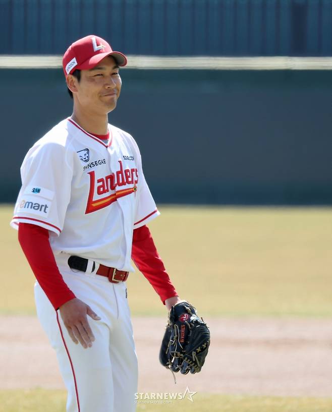 SSG 우완투수 다케다가 19일 인천SSG랜더스필드에서 열리는 2026프로야구 SSG랜더스와 LG트윈스 경기에서 선발역투하고 있다. 1,2회 연속으로 실점을 하고 있다. 2026.03.19. /사진=강영조 cameratalks@