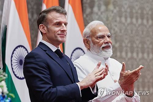 프랑스 마크롱 대통령과 인도 모디 총리 [AP 연합뉴스 자료사진. 재판매 및 DB 금지]