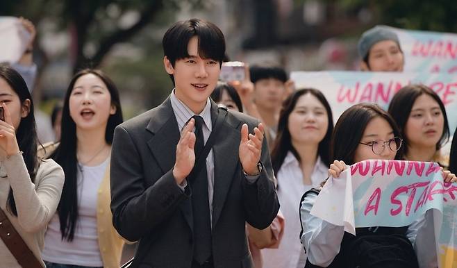 오늘(20일) 방송되는 '신이랑 법률사무소'에서 유연석이 '귀신 전문 변호사'로 거듭난다./사진제공=SBS